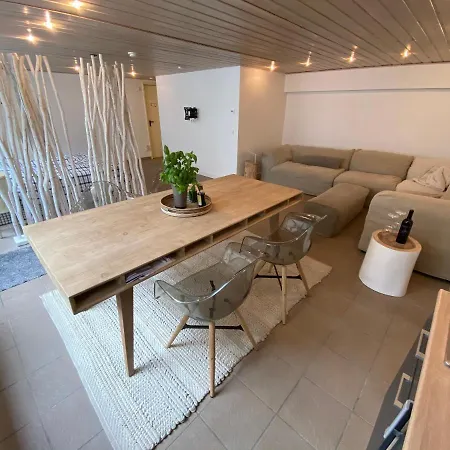 Basement 77 アパート