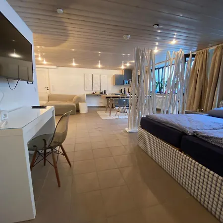 아파트 Basement 77