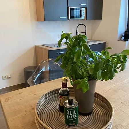 아파트 Basement 77 *