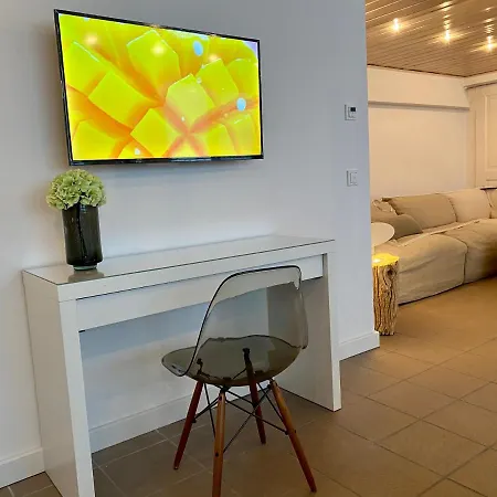 Basement 77 아파트